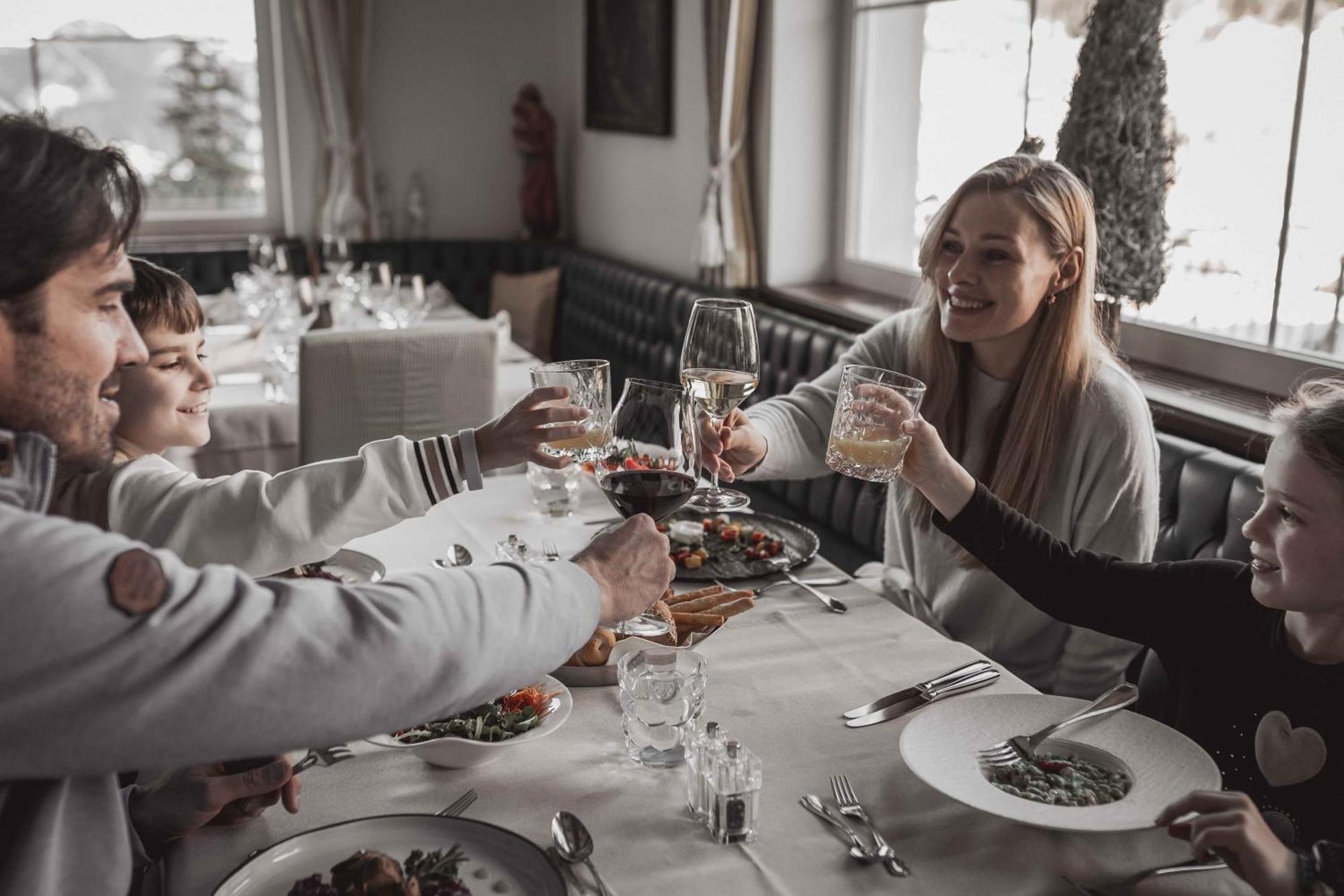 סלבה די ואל גרדנה Hotel Continental Dolomites מראה חיצוני תמונה