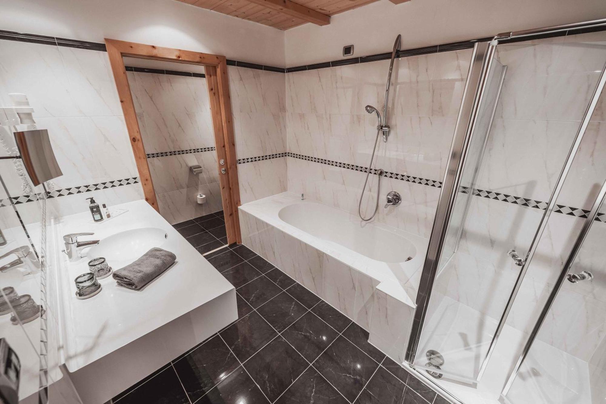 סלבה די ואל גרדנה Hotel Continental Dolomites מראה חיצוני תמונה