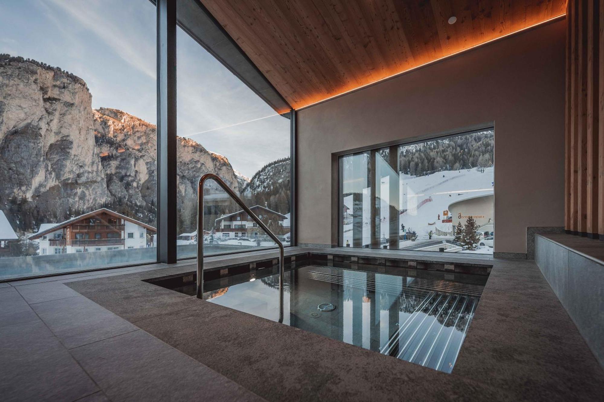 סלבה די ואל גרדנה Hotel Continental Dolomites מראה חיצוני תמונה