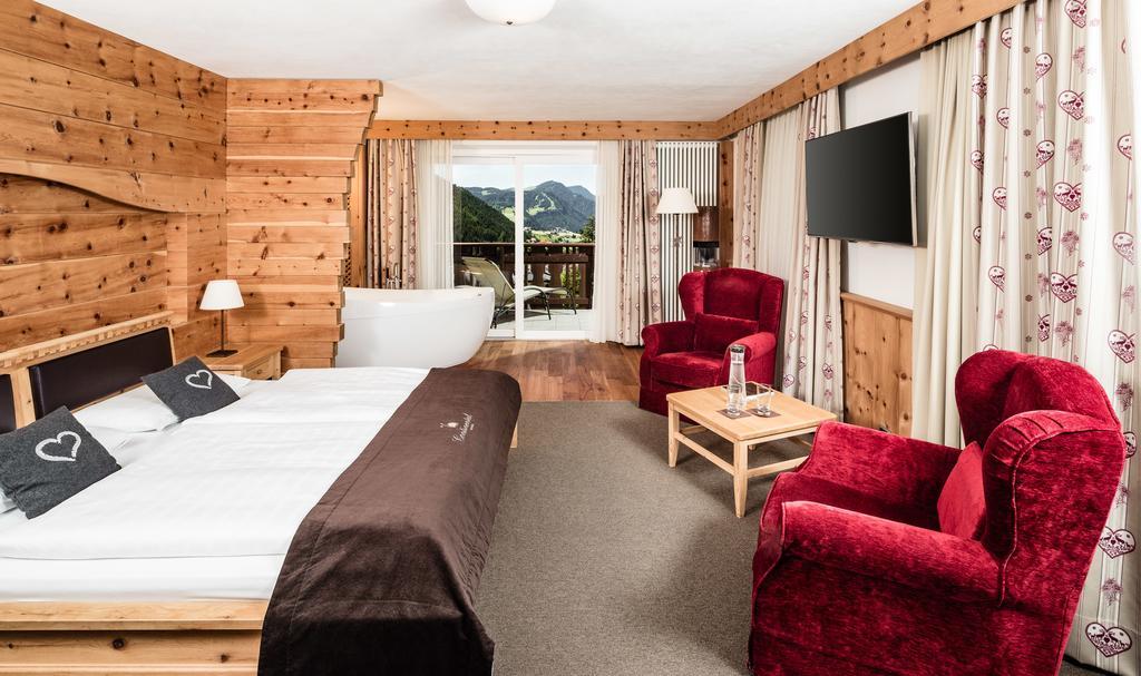 סלבה די ואל גרדנה Hotel Continental Dolomites מראה חיצוני תמונה